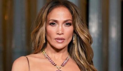 Jennifer Lopez bir ay rötarlı geliyor