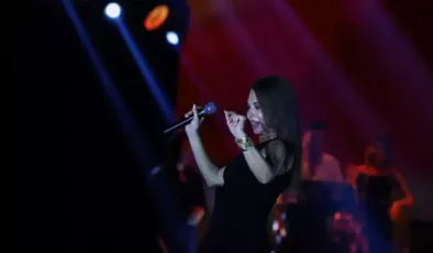 Ebru Yaşar Van’da Konser Verdi