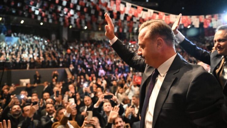 Yavuz Ağıralioğlu, partisinin 1. Olağan İstanbul İl Kongresine katıldı 1 Yavuz Ağıralioğlu, partisinin 1. Olağan İstanbul İl Kongresine katıldı